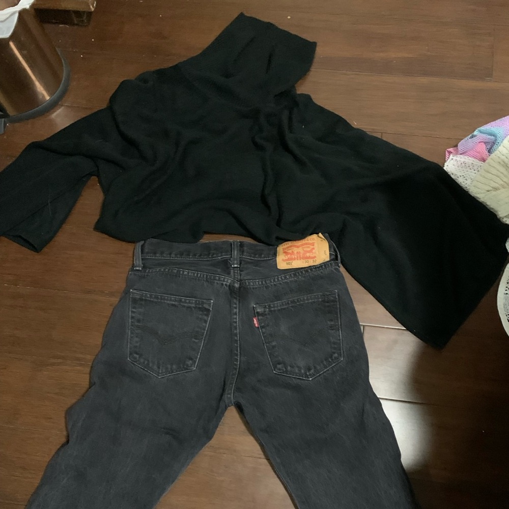 Black Levi’s mom jeans